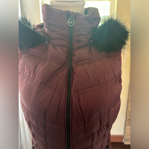 Michael Kors Hooded Puffer Vest In Cranberry-Size S-Like New🩶 - Picture 3 of 5